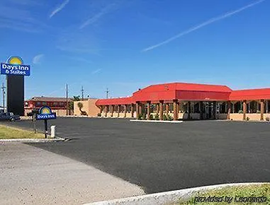 Days Inn & Suites By Wyndham Clovis